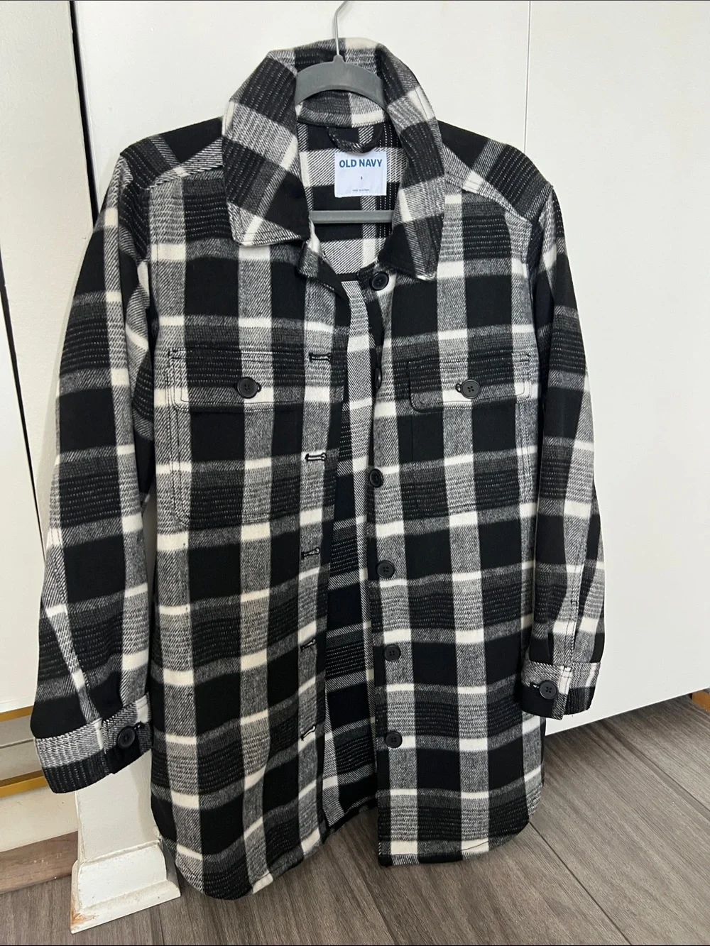 Old Navy Black & White Plaid Button-Down Shirt Jacket